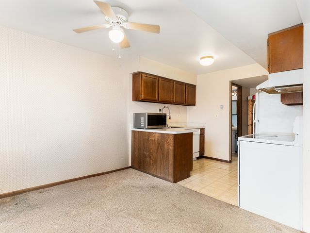 703 Shaw Court, Schaumburg, IL 60194