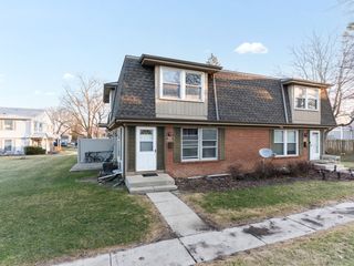 703 Shaw Court, Schaumburg, IL 60194