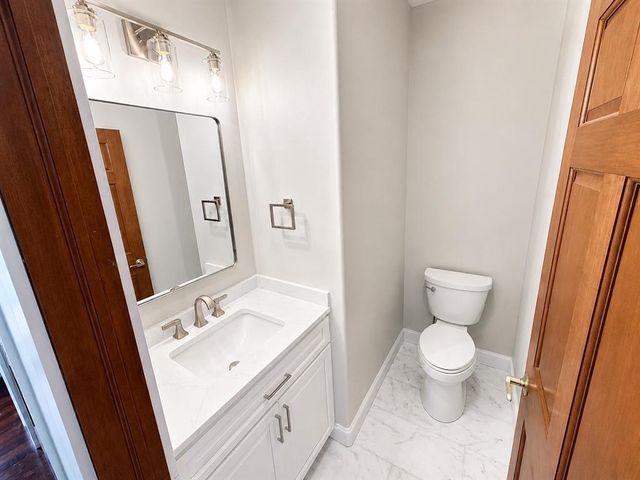 4712 Oakwood Hills Parkway, Eau Claire, WI 54701