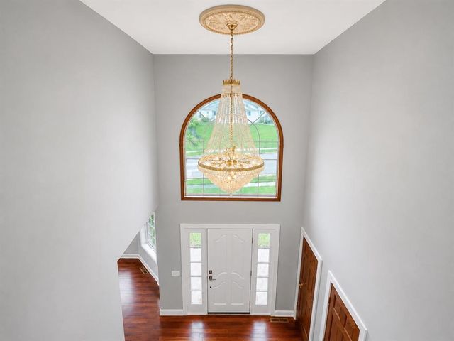 4712 Oakwood Hills Parkway, Eau Claire, WI 54701