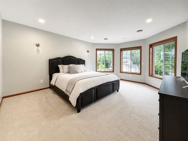 4712 Oakwood Hills Parkway, Eau Claire, WI 54701
