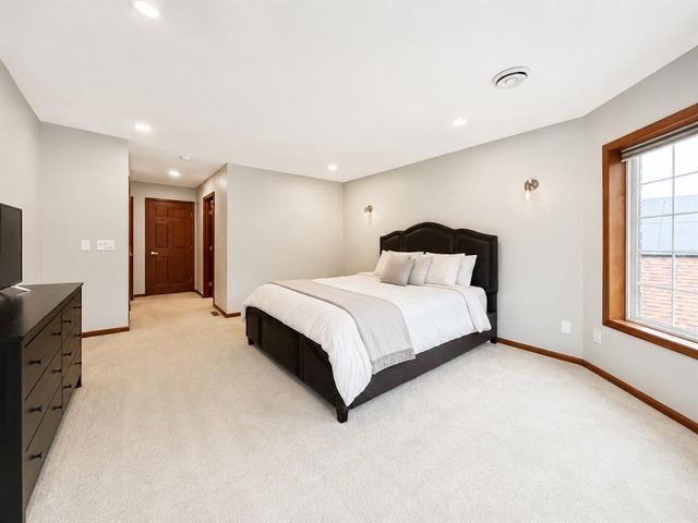 4712 Oakwood Hills Parkway, Eau Claire, WI 54701