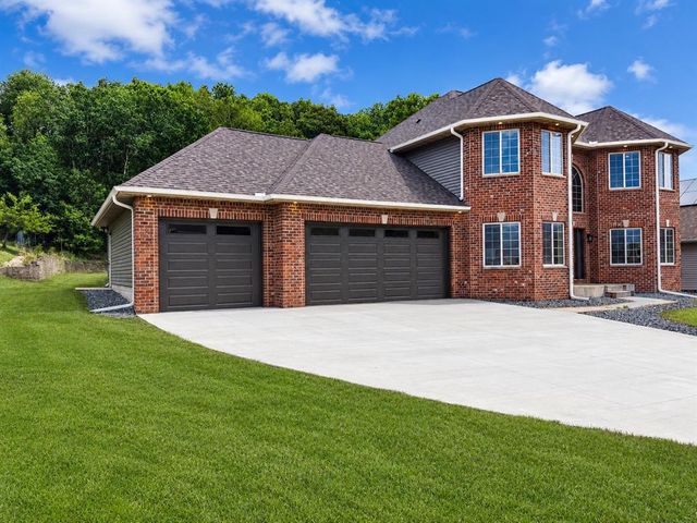 4712 Oakwood Hills Parkway, Eau Claire, WI 54701