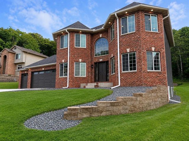 4712 Oakwood Hills Parkway, Eau Claire, WI 54701
