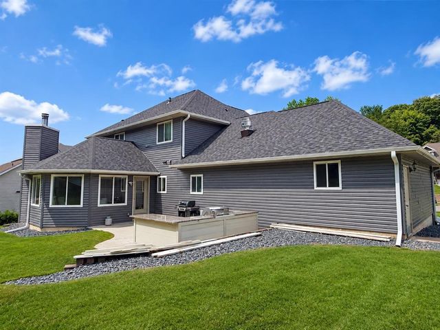 4712 Oakwood Hills Parkway, Eau Claire, WI 54701