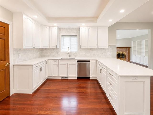 4712 Oakwood Hills Parkway, Eau Claire, WI 54701