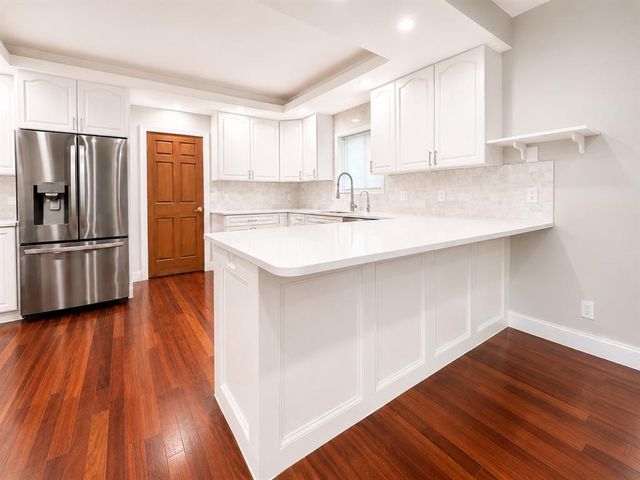4712 Oakwood Hills Parkway, Eau Claire, WI 54701