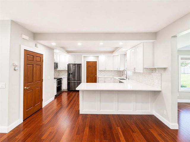 4712 Oakwood Hills Parkway, Eau Claire, WI 54701