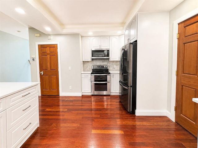 4712 Oakwood Hills Parkway, Eau Claire, WI 54701