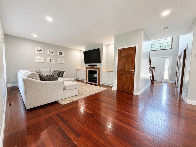 4712 Oakwood Hills Parkway, Eau Claire, WI 54701