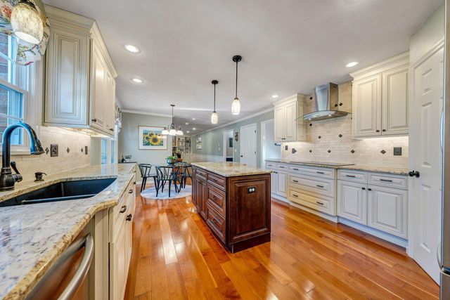 6235 Hidden Valley DR, Roanoke, VA 24018