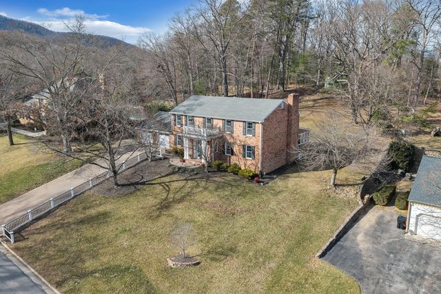 6235 Hidden Valley DR, Roanoke, VA 24018