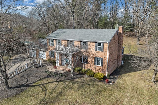 6235 Hidden Valley DR, Roanoke, VA 24018