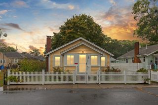 20 Wildwood Ave, Wareham, MA 02571