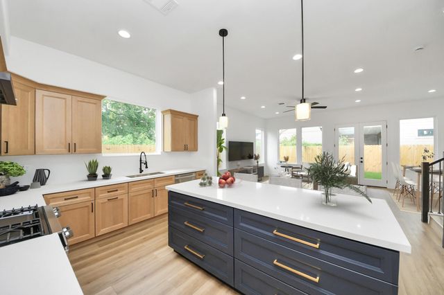 1913 West Street, Houston, TX 77026