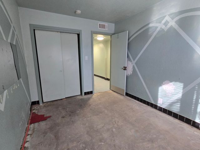 6700 Ivy Place SW, Albuquerque, NM 87121