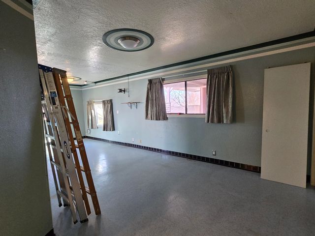 6700 Ivy Place SW, Albuquerque, NM 87121