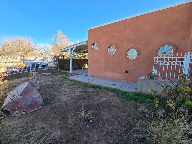 6700 Ivy Place SW, Albuquerque, NM 87121