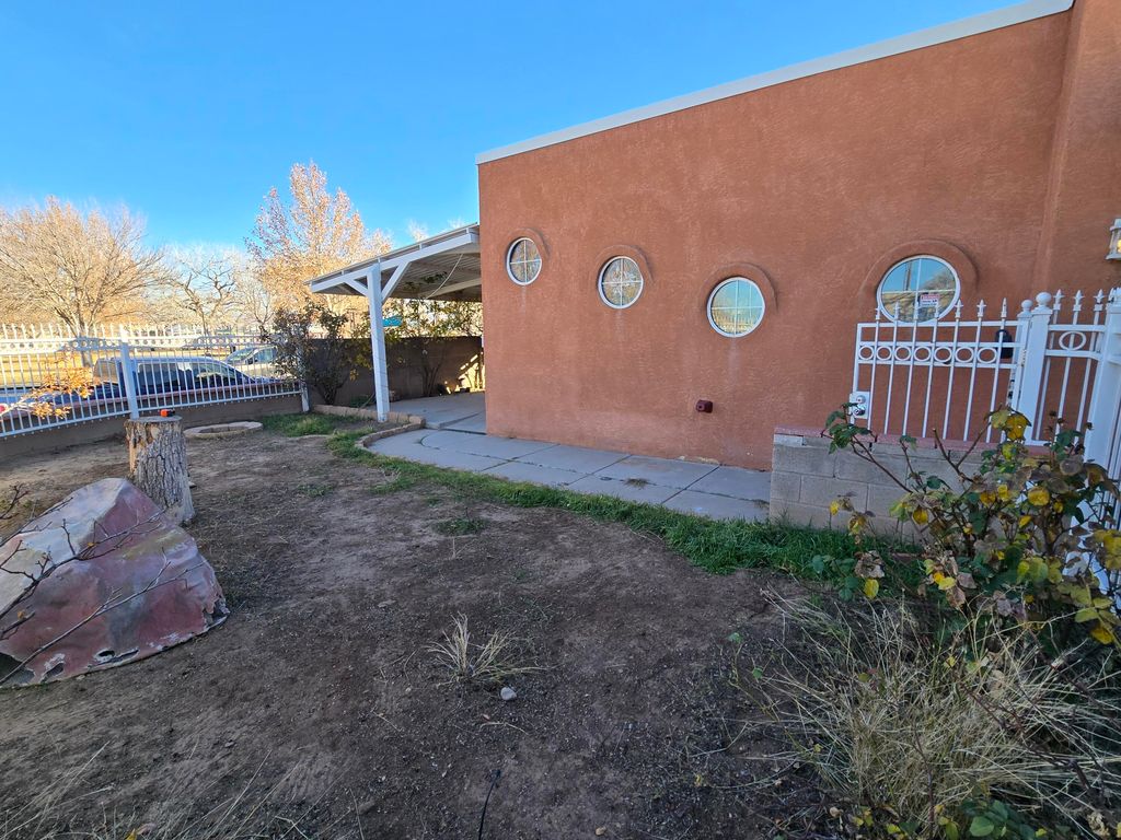 6700 Ivy Place SW, Albuquerque, NM 87121