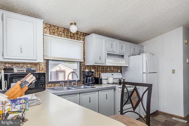 63 PEPPERMINT LN, Middle River, MD 21220