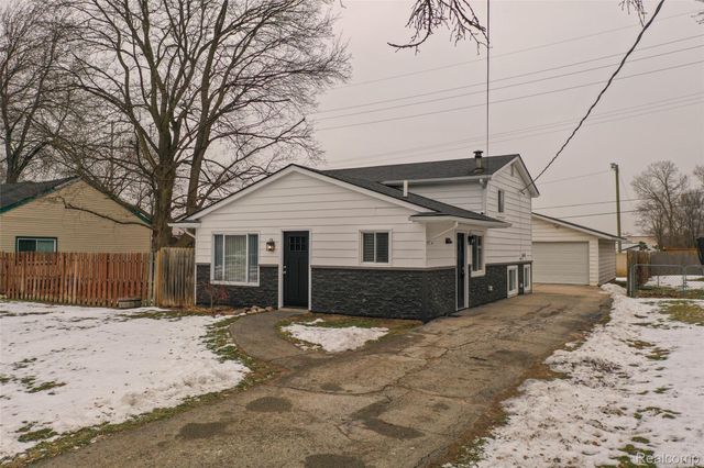 3140 Van Zandt Road, Waterford Charter Township, MI 48329