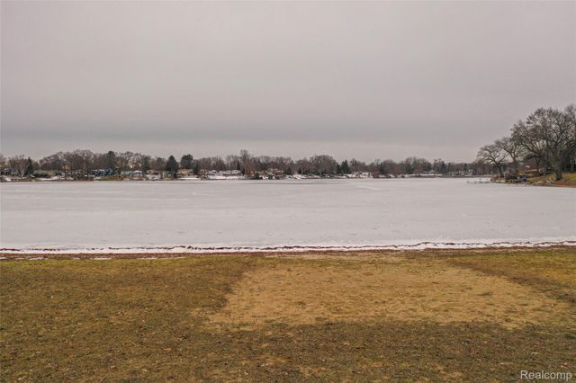 3140 Van Zandt Road, Waterford Charter Township, MI 48329