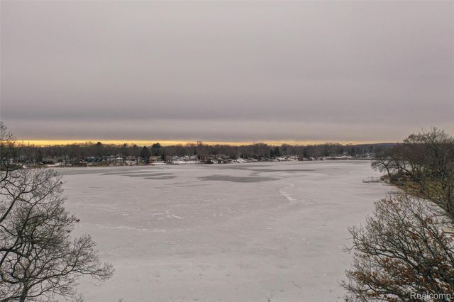 3140 Van Zandt Road, Waterford Charter Township, MI 48329