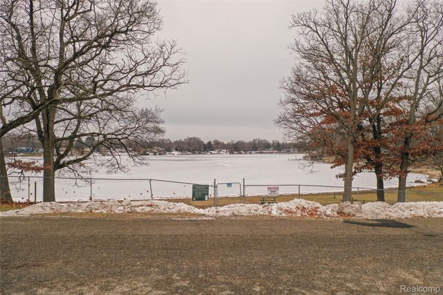 3140 Van Zandt Road, Waterford Charter Township, MI 48329