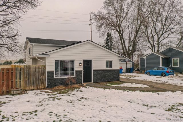 3140 Van Zandt Road, Waterford Charter Township, MI 48329