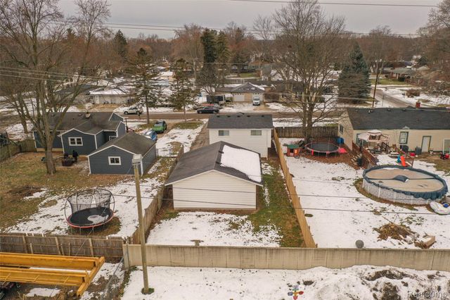 3140 Van Zandt Road, Waterford Charter Township, MI 48329