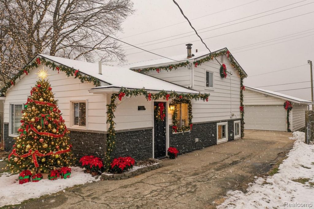 3140 Van Zandt Road, Waterford Charter Township, MI 48329