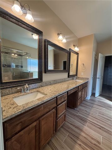 112 Guadalupe Palm Circ, Portland, TX 78374