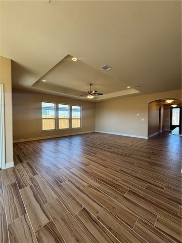 112 Guadalupe Palm Circ, Portland, TX 78374