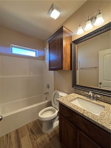 112 Guadalupe Palm Circ, Portland, TX 78374