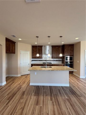 112 Guadalupe Palm Circ, Portland, TX 78374