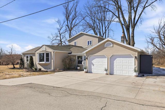 2451 LONGTAIL BEACH LANE, Suamico, WI 54173