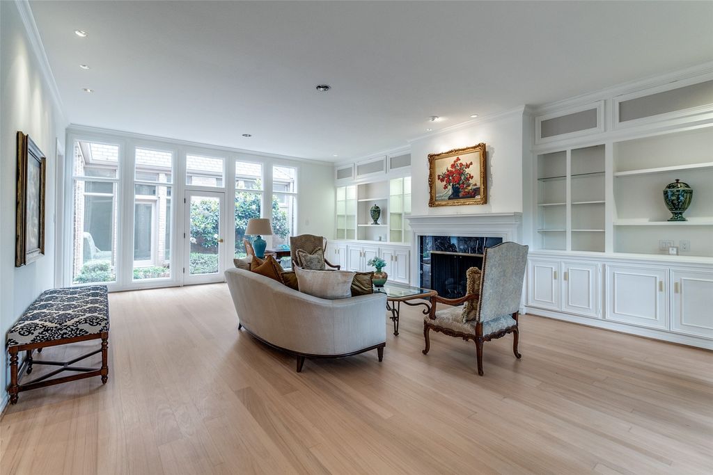 5865 Farquhar Lane, Dallas, TX 75209