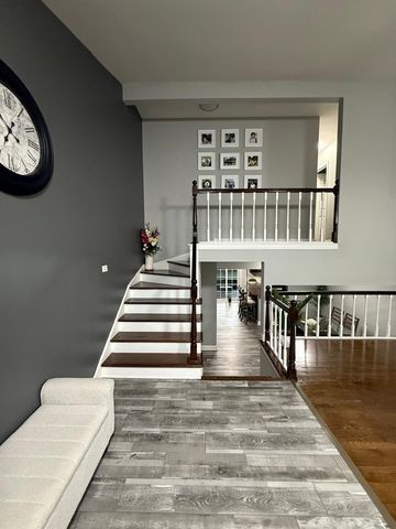 9428 N Oak Avenue, Des Plaines, IL 60016