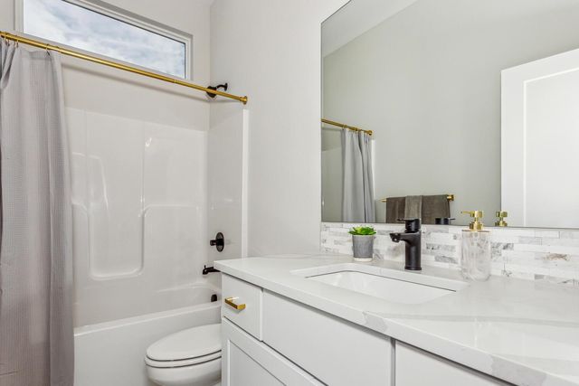 4646 W Emerald Bay Ct, Wichita, KS 67205