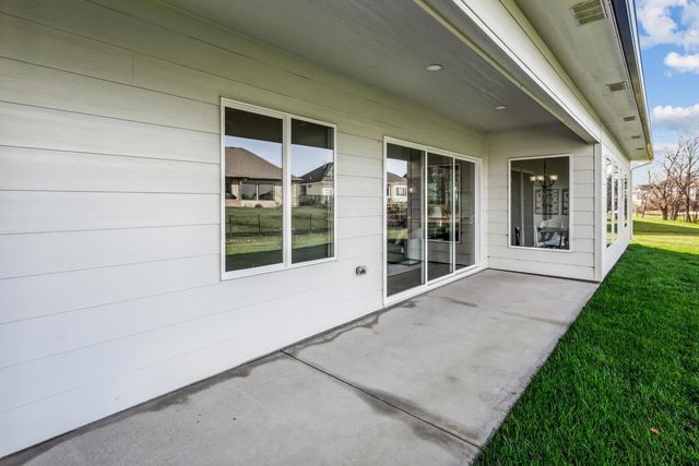 4646 W Emerald Bay Ct, Wichita, KS 67205