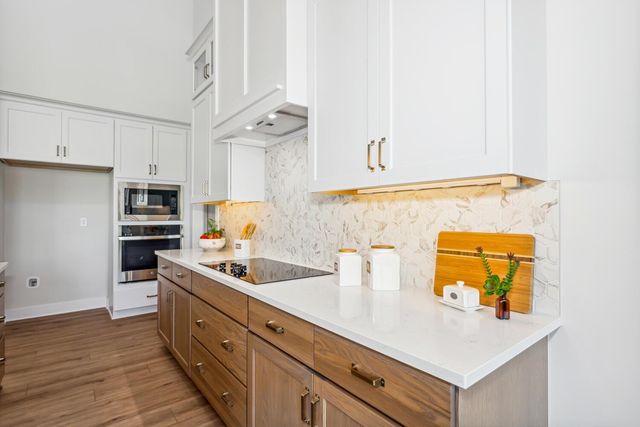 4646 W Emerald Bay Ct, Wichita, KS 67205