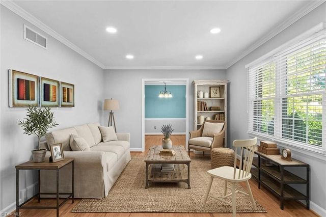 170 Queens Court, Clemmons, NC 27012