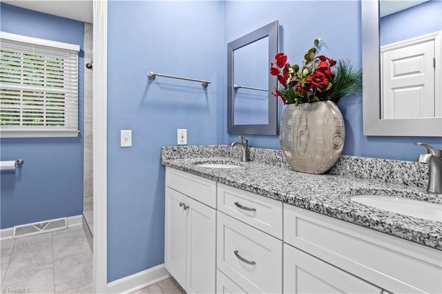 170 Queens Court, Clemmons, NC 27012