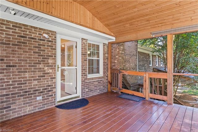 170 Queens Court, Clemmons, NC 27012