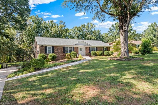 170 Queens Court, Clemmons, NC 27012