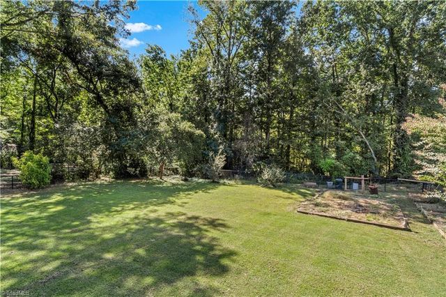 170 Queens Court, Clemmons, NC 27012