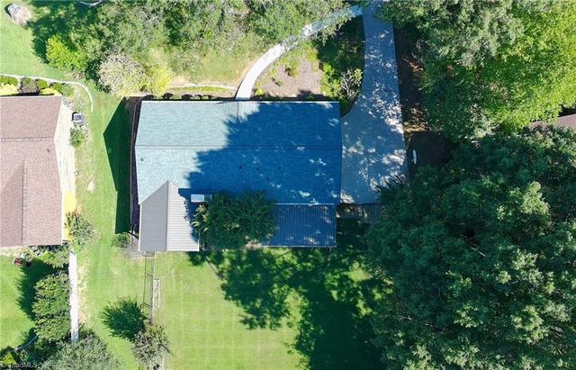 170 Queens Court, Clemmons, NC 27012