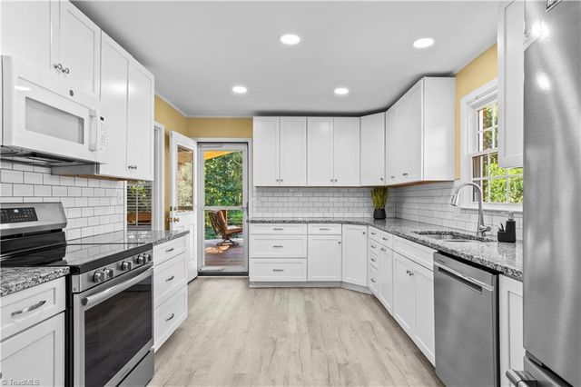 170 Queens Court, Clemmons, NC 27012
