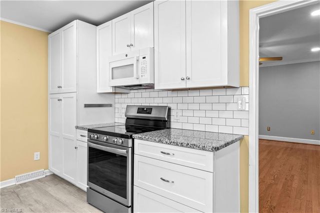 170 Queens Court, Clemmons, NC 27012