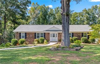 170 Queens Court, Clemmons, NC 27012